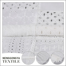 Respetuoso del medio ambiente aceptar tejido de bordado de ojal de algodón blanco personalizado